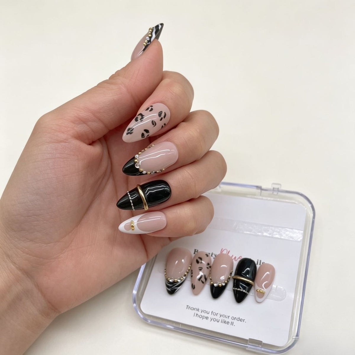 Almond Shape Nails No.182