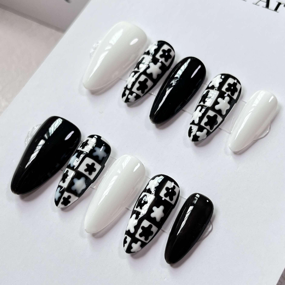 Almond style press on nails 09