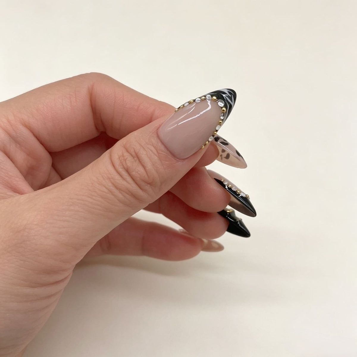Almond Shape Nails No.182