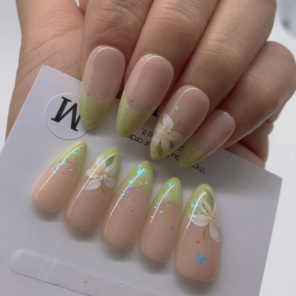 Handmade Almond-Shaped Cartoon Kitty press on nails No.80
